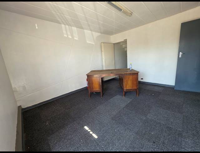 240M² WAREHOUSE TO LET IN DRIEHOEK